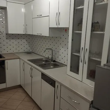 Rruga Sazan Pran Kraal Apartmán *
